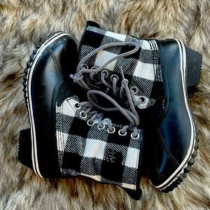 Sorel black and white plaid 1964 slimpack boot
